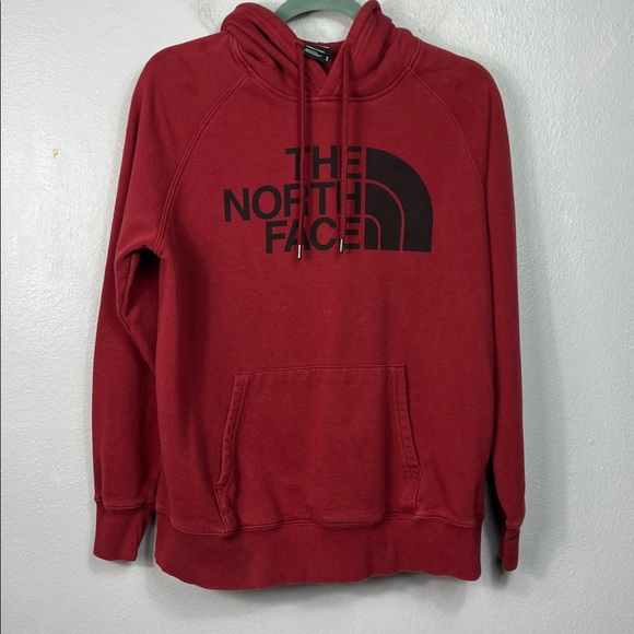 The North Face Graphic Maroon Wine Long Sleeve Kangaroo Pocket Hoodie Medium - Picture 1 of 8